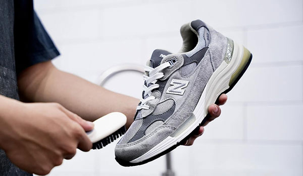 Cách giặt giày New Balance da lộn cực đơn giản ngay tại nhà
